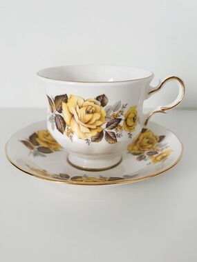 Vintage Queen Anne Fine Bone China Tea Cup & Saucer - Gold Filigree